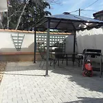 A La Campagne Avec Piscine Partagee Et Jardin - Fr-1-489-230 * Vendat