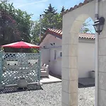 A La Campagne Avec Piscine Partagee Et Jardin - Fr-1-489-230 Apartment *