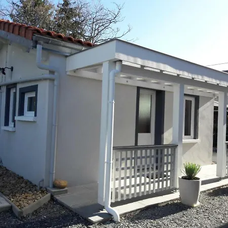 A La Campagne Avec Piscine Partagee Et Jardin - Fr-1-489-230 Apartment *