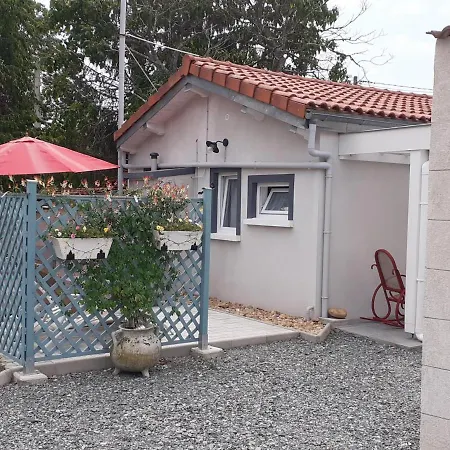 A La Campagne Avec Piscine Partagee Et Jardin - Fr-1-489-230 *