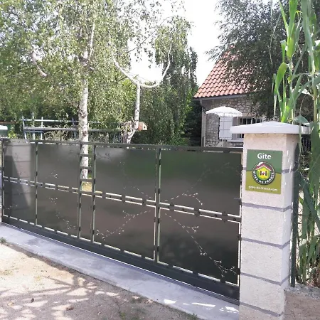 A La Campagne Avec Piscine Partagee Et Jardin - Fr-1-489-230 Apartment *
