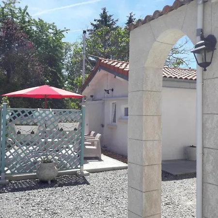 A La Campagne Avec Piscine Partagee Et Jardin - Fr-1-489-230 Apartment *