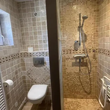 à La Campagne Avec Piscine Partagée Et Jardin - Fr-1-489-230 Vendat