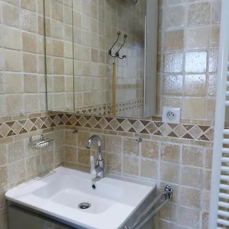 A La Campagne Avec Piscine Partagee Et Jardin - Fr-1-489-230 Apartment *